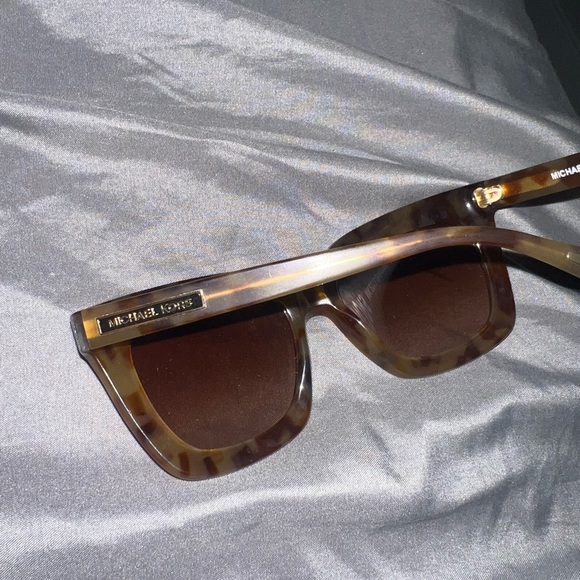 Authentic Tan Michael Kors Sunglasses - Picture 2 of 9